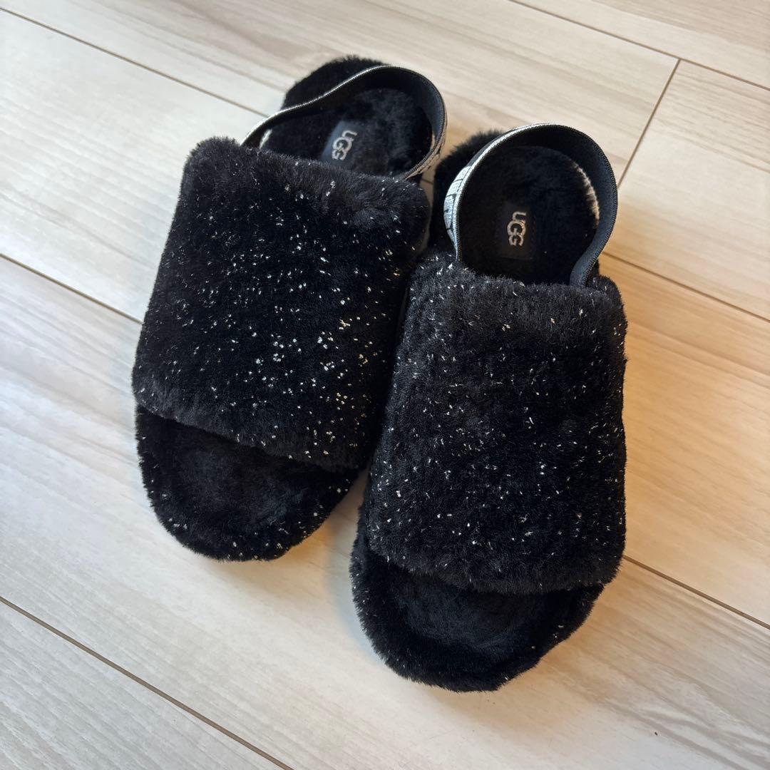 UGG ブラックファー スライドサンダル