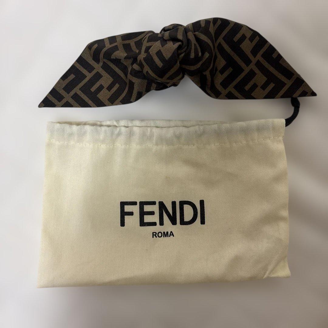 美品　FENDI FFロゴ リボンヘアクリップ